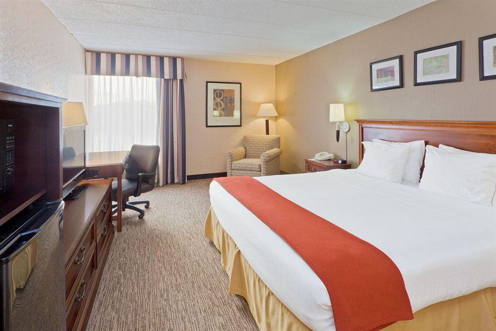 Holiday Inn Express Seaford-Route 13 Room photo